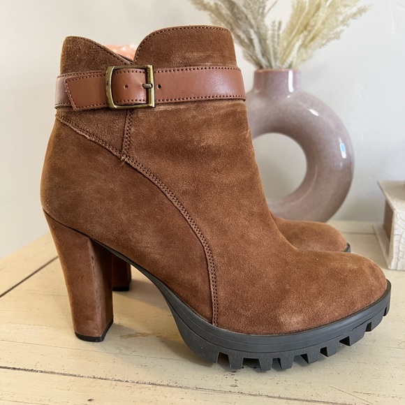 Size 7 - Picture 2 of 7